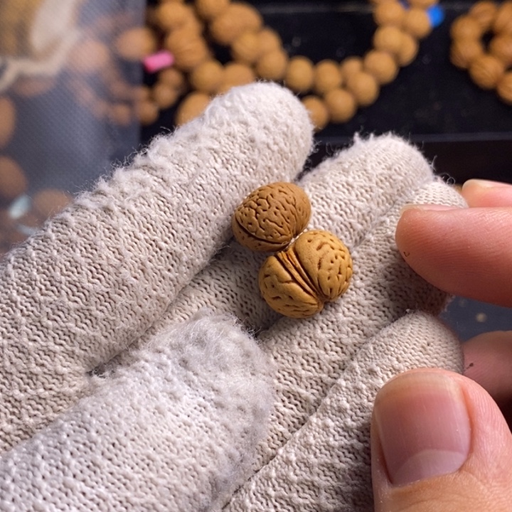 蛇***谁桃核手串纯野生桃核