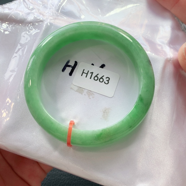 翡翠手镯未镶嵌天然翡翠手镯01