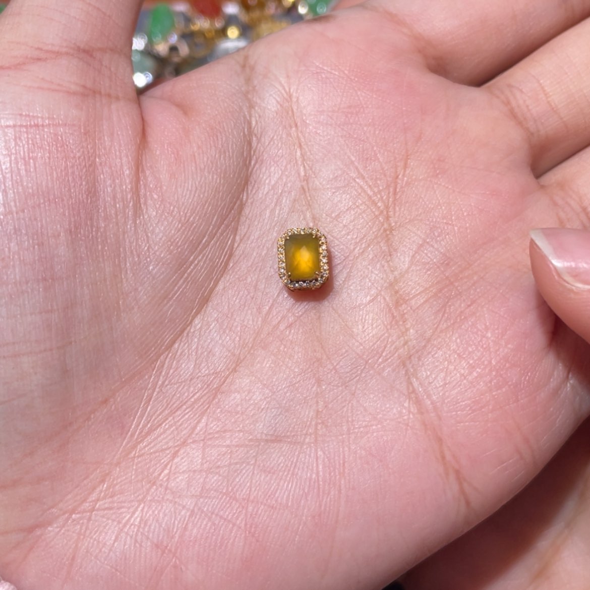 【闪购商品】颈饰18K金镶嵌翡翠