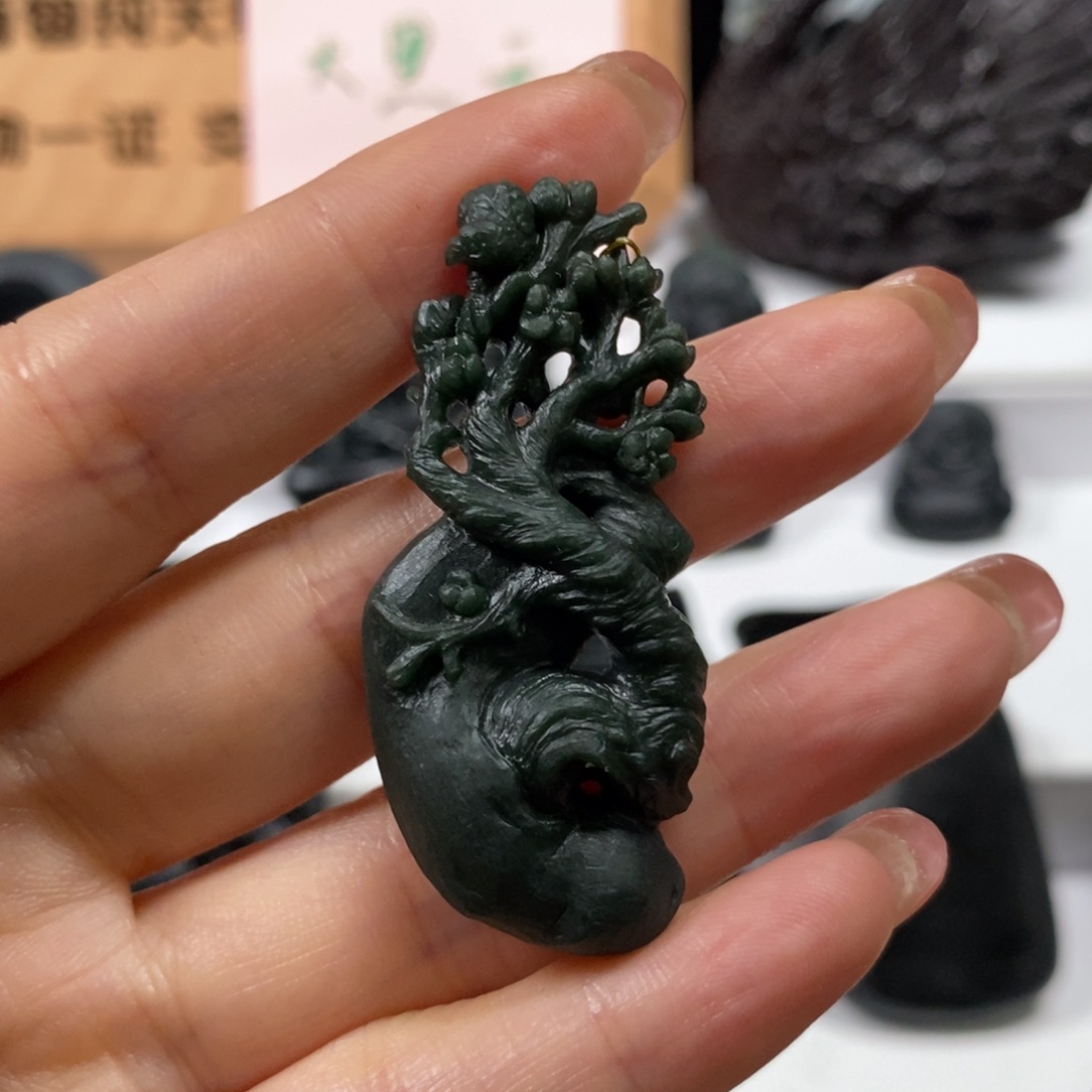 未镶嵌定制翡翠天然缅甸墨翠A货梅花