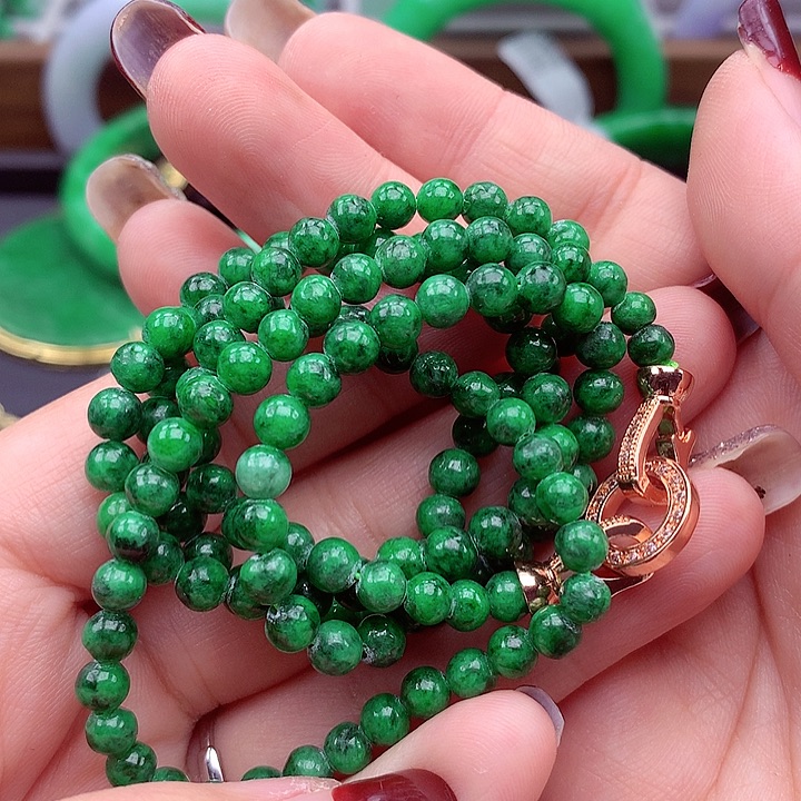 翡翠颈饰未镶嵌翡翠