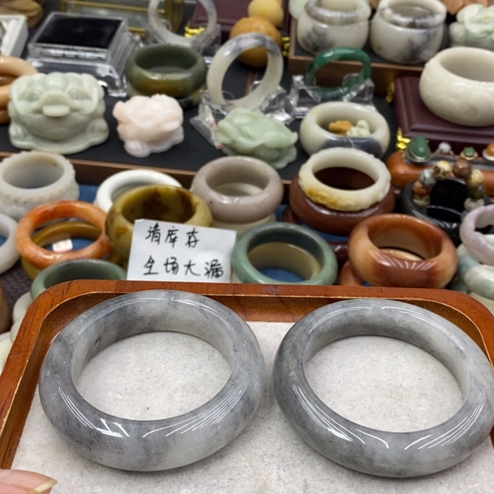 手镯石英质玉未镶嵌