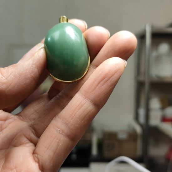贵***持石英质玉（金丝玉）未镶嵌颈饰