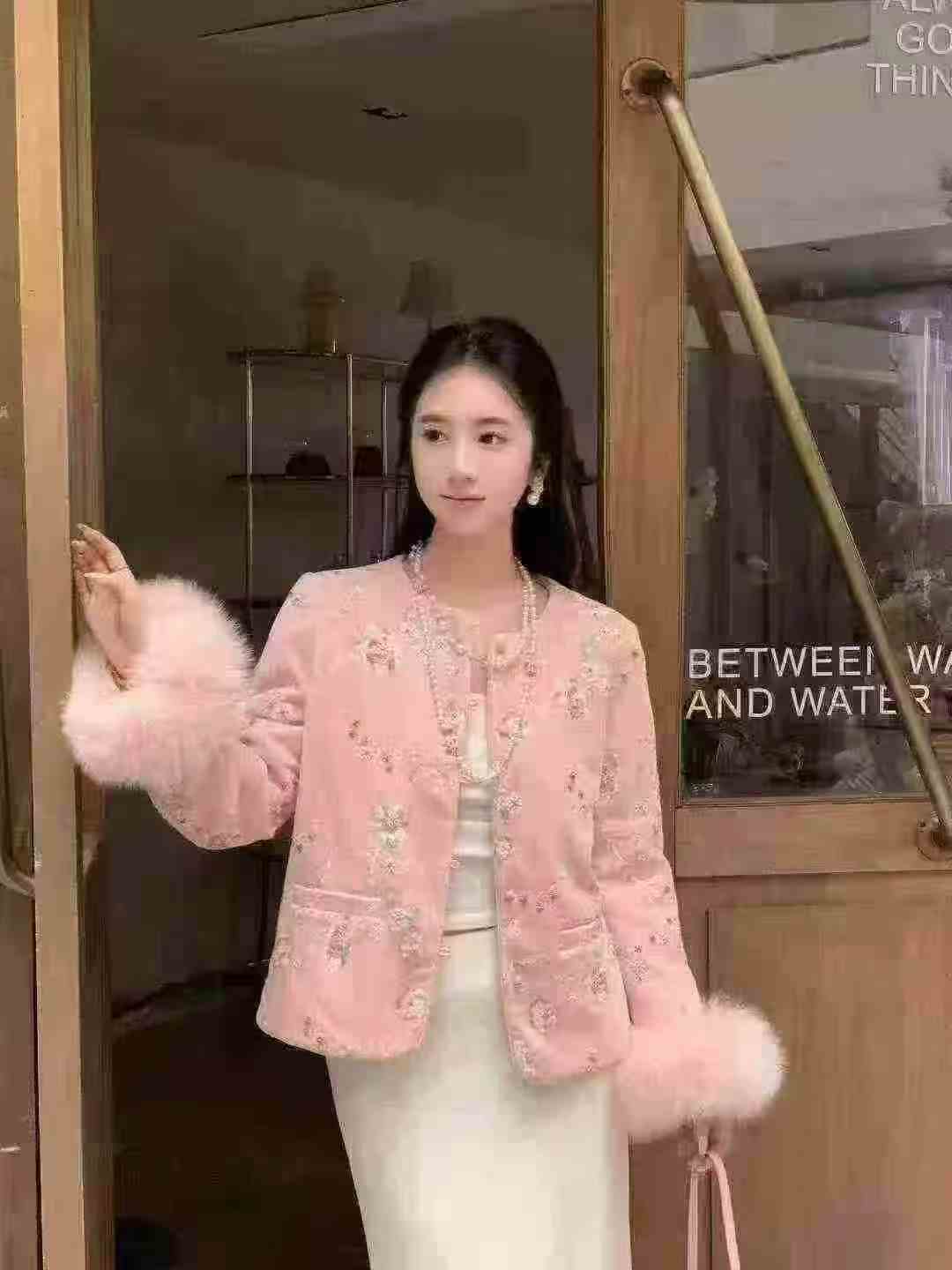 【锦衣服饰】BDYL 5526新中式新国标90绒刺绣提花拼接毛袖短羽绒服