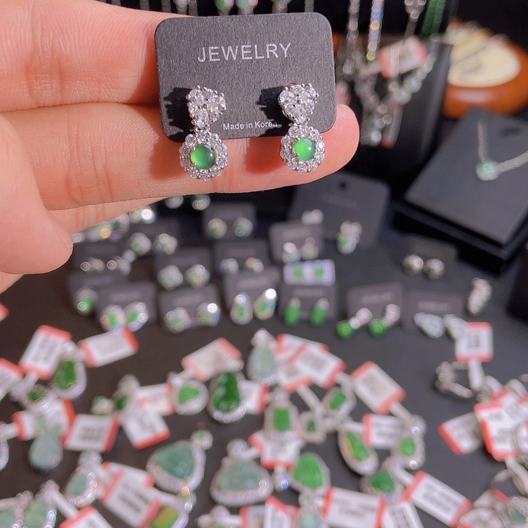 未镶嵌翡翠耳钉 