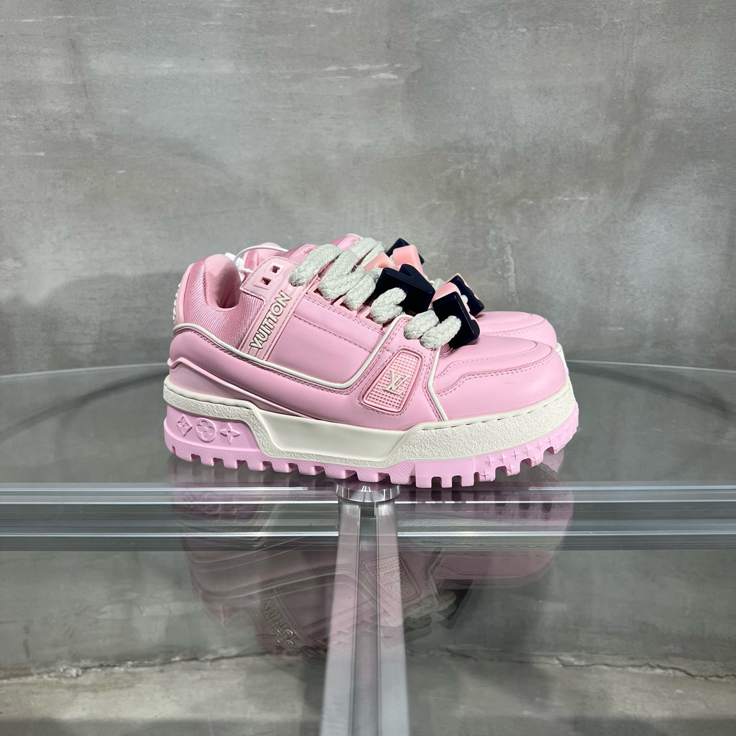 未使用 LouisVuitton/路易威登 MAXI 情人节胖丁 34.5码 YH21597