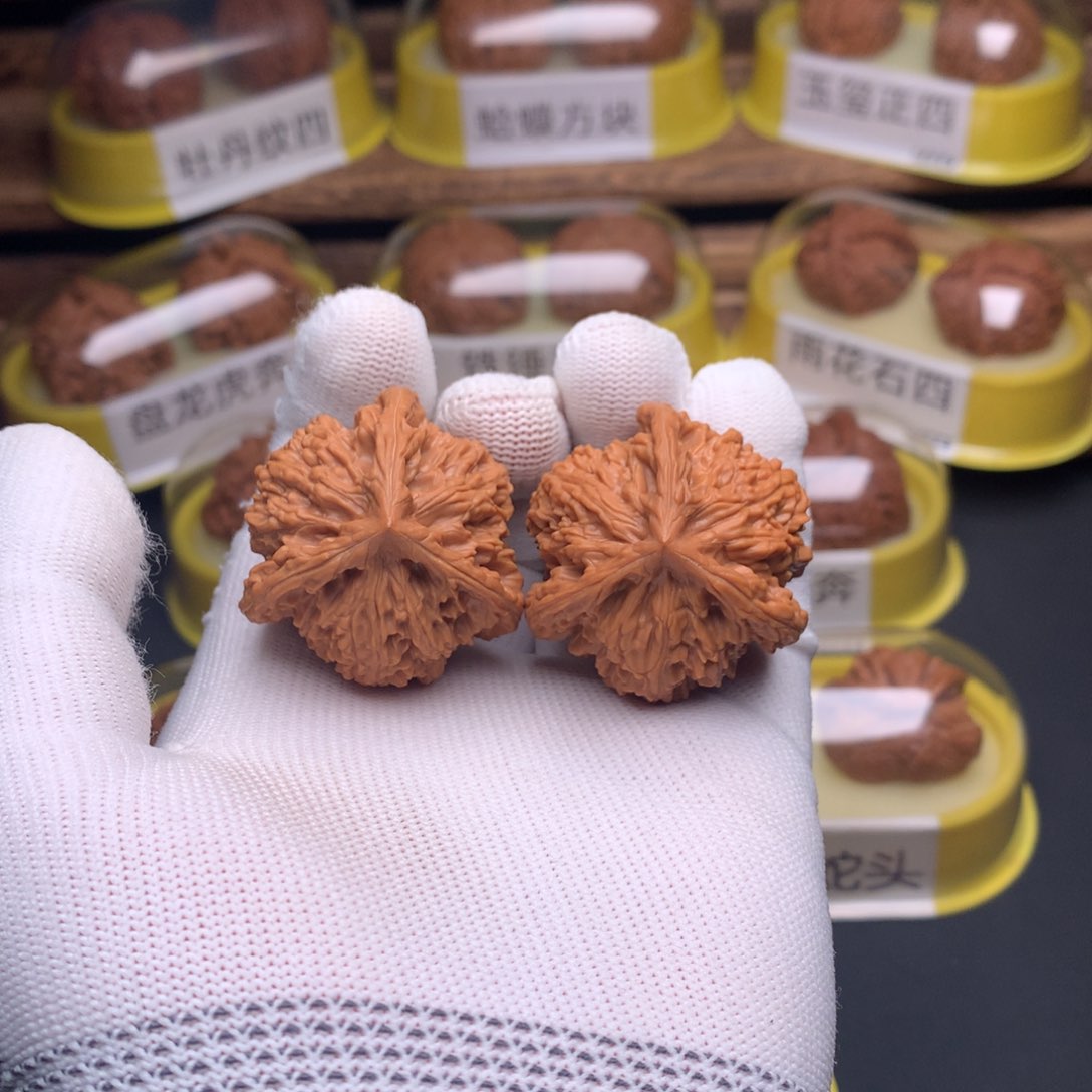 文玩核桃吊坠盘龙虎头奔