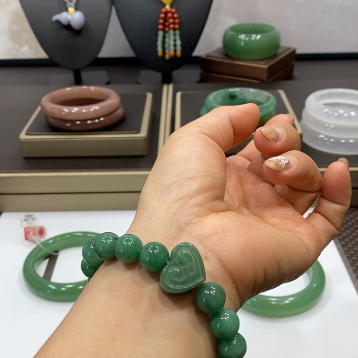东陵石手镯未镶嵌