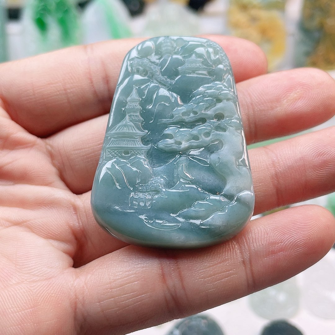 翡翠颈饰未镶嵌山水