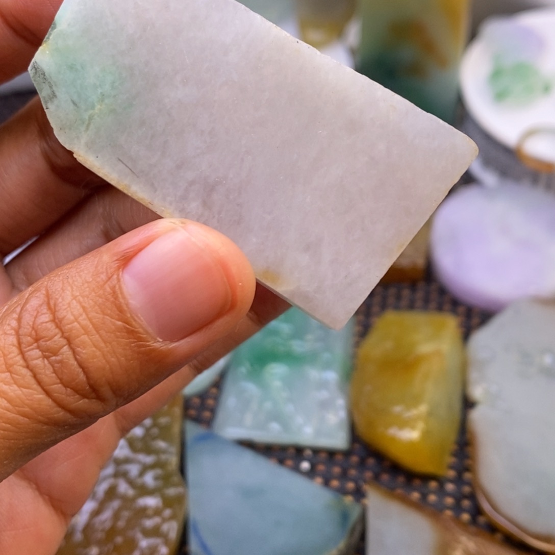 翡翠颈饰未镶嵌翡翠