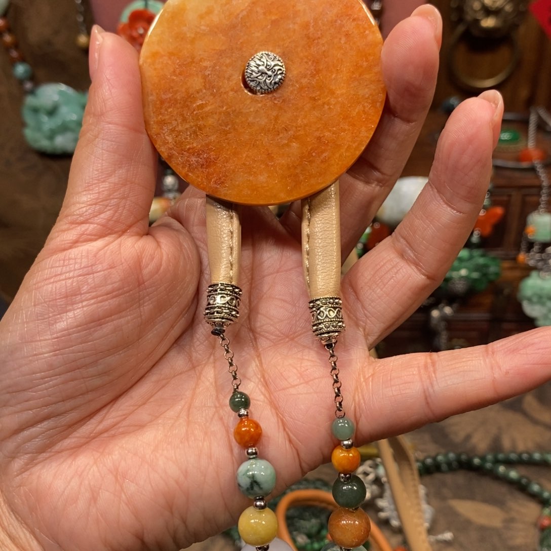 翡翠吊坠(赠链)未镶嵌