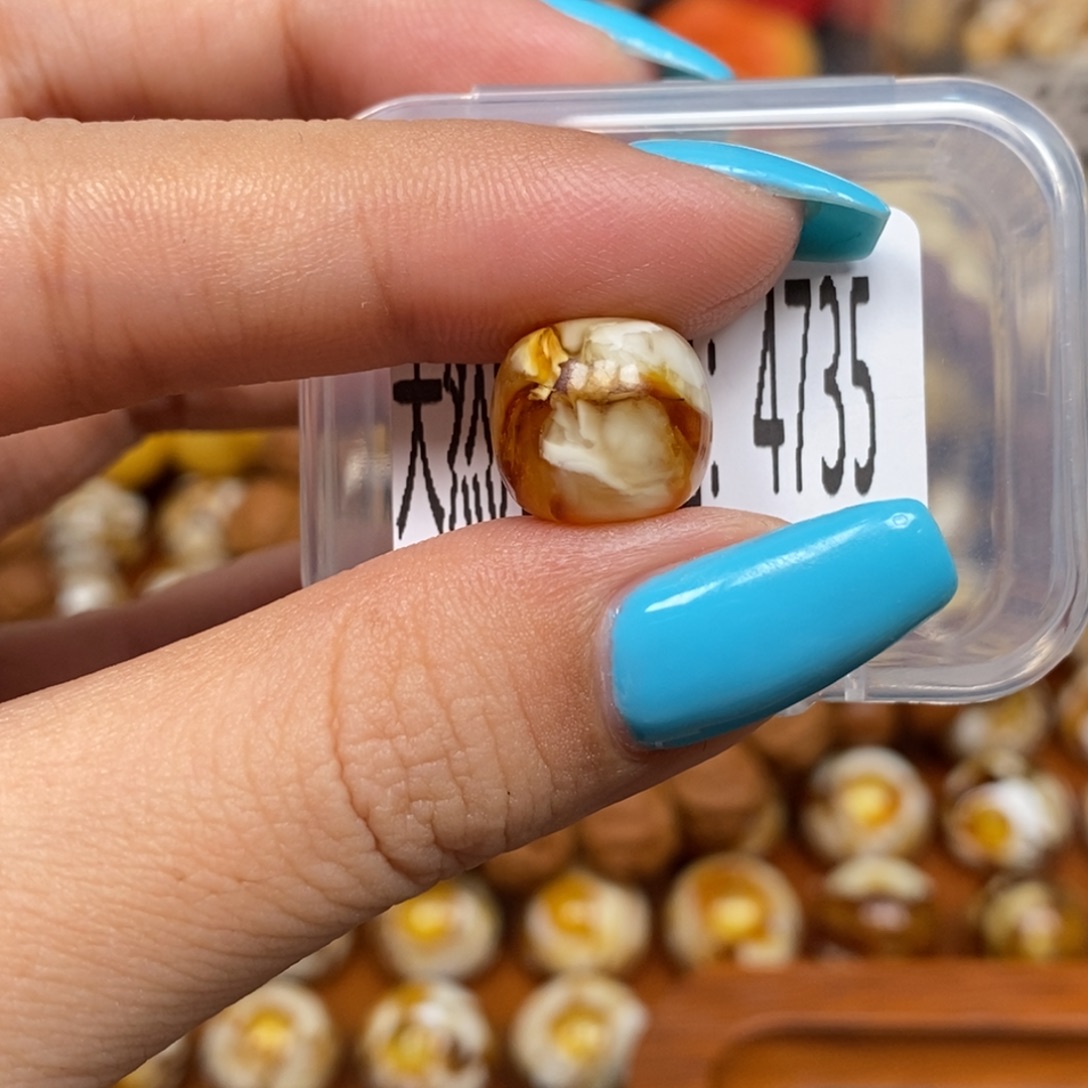 蜜蜡未镶嵌珠宝奇石4735