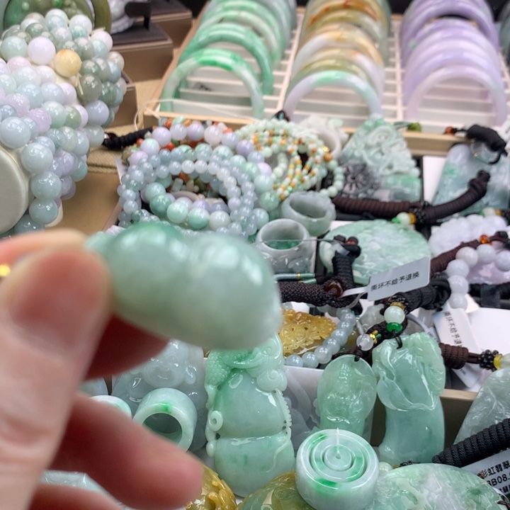 翡翠未镶嵌颈饰吊坠