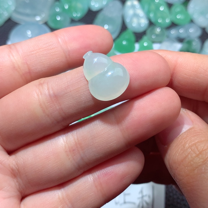 翡翠颈饰未镶嵌天然翡翠葫芦