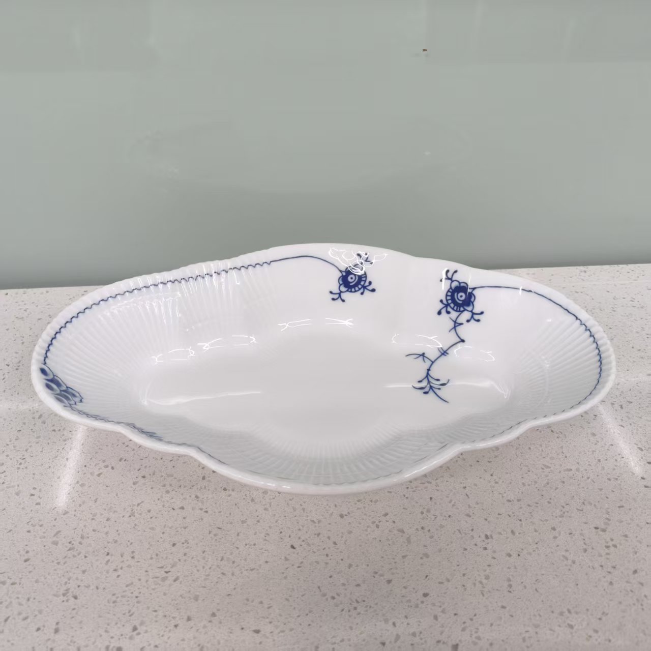 景德镇五花马28cm棕榈旦形盘