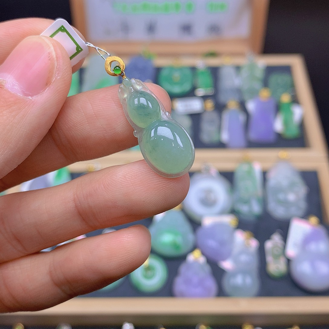 翡翠颈饰18K金镶嵌翡翠