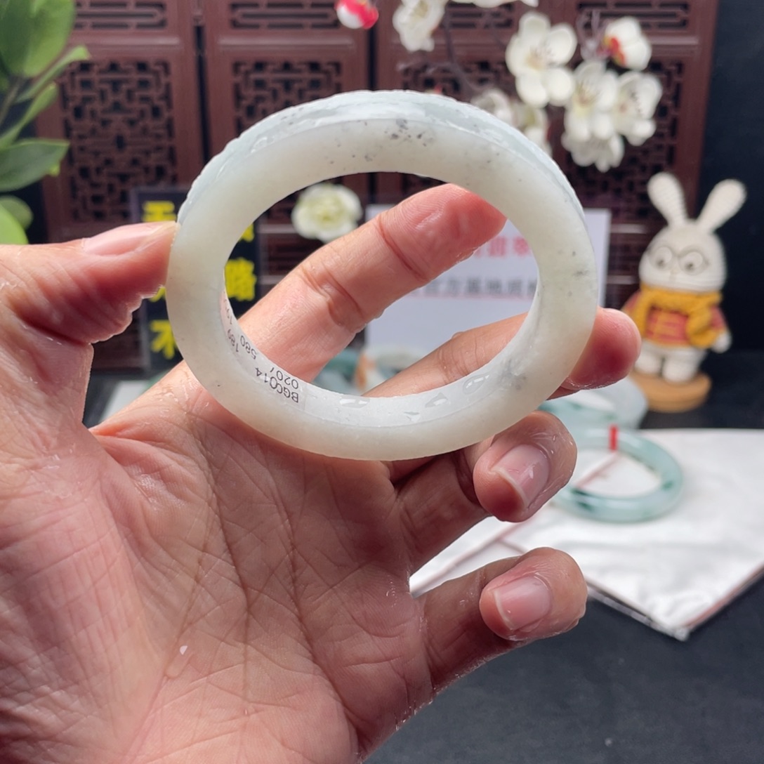 定制翡翠未镶嵌翡翠手镯定制