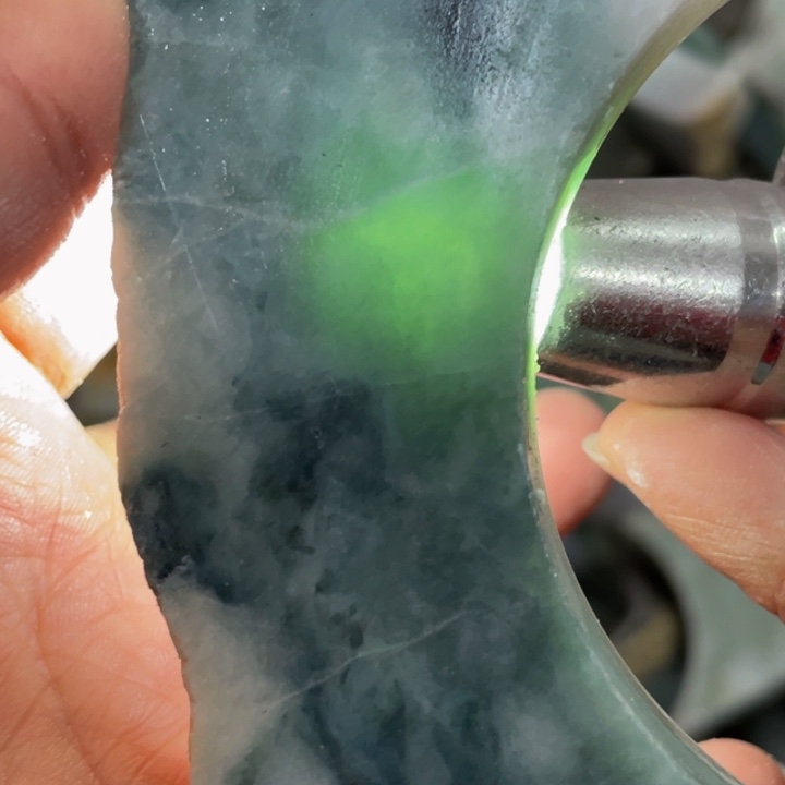 翡翠吊坠(不含链)未镶嵌天然翡翠边角料