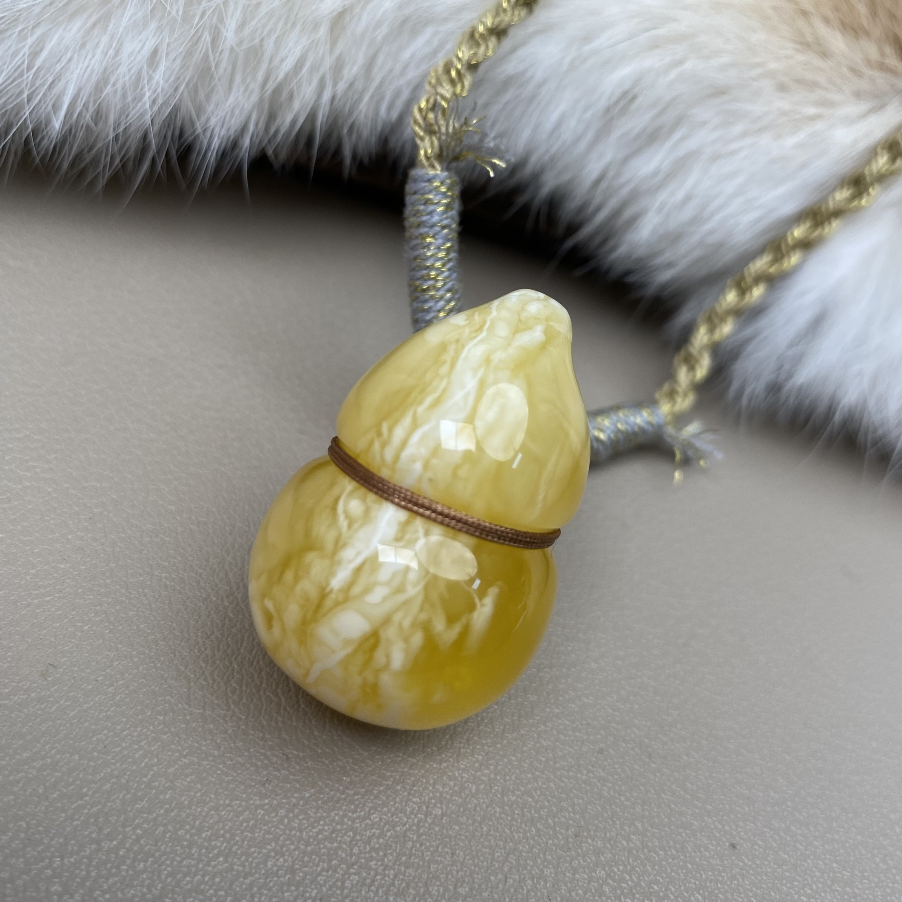 7.92克33.4×21.8mm俄料虎皮妖花蜜蜡葫芦水滴无事牌平安扣毛衣链