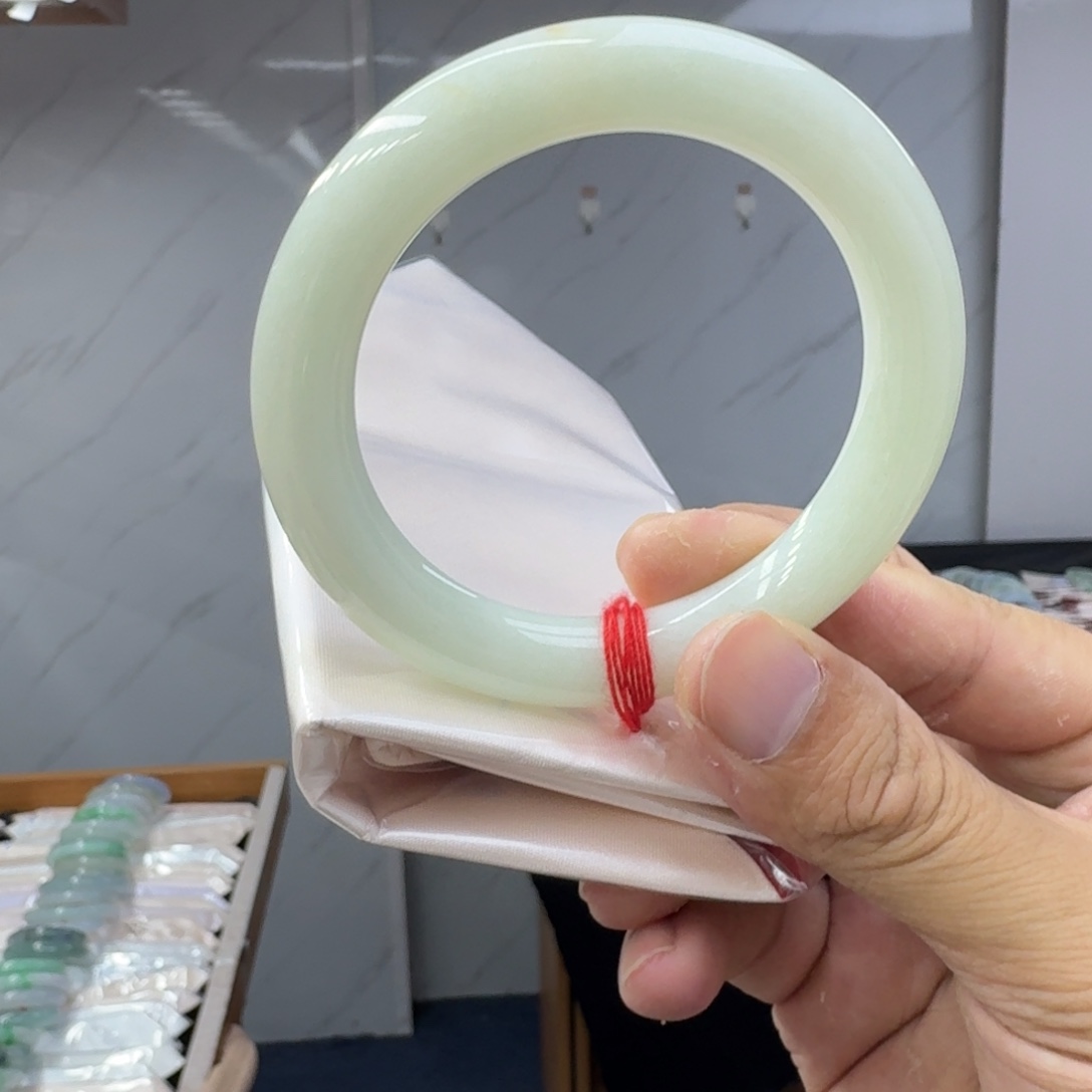 翡翠未镶嵌手镯翡翠