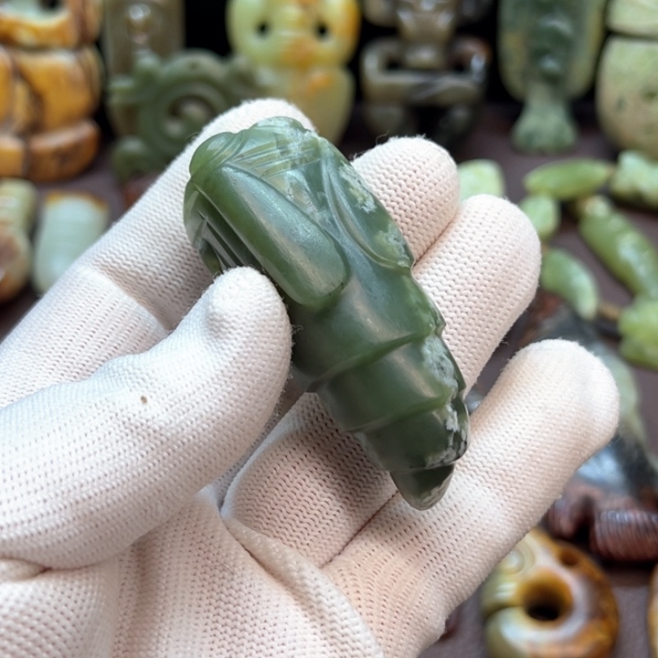 未镶嵌岫岩老玉（透闪石质玉）车挂瑞****8