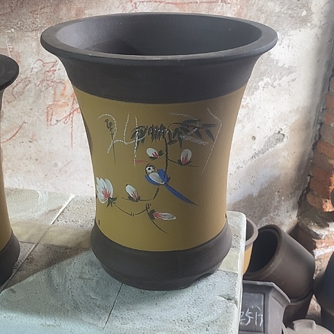 中国宜兴紫砂花盆，