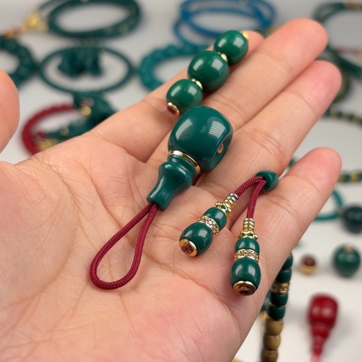 伟***哥玻璃颈饰套装一套