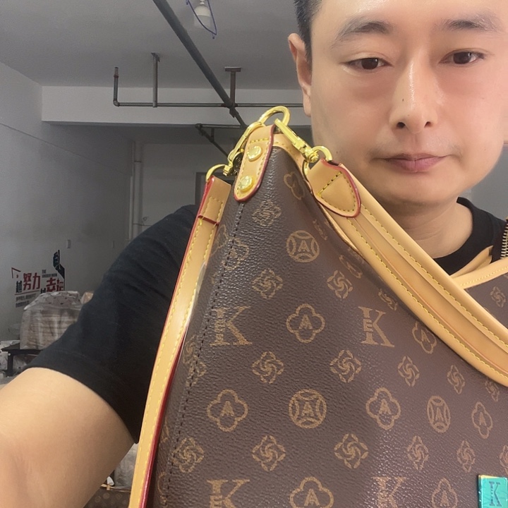 蚕丝水牛皮（革）PVC小牛皮（革）牛皮（革）