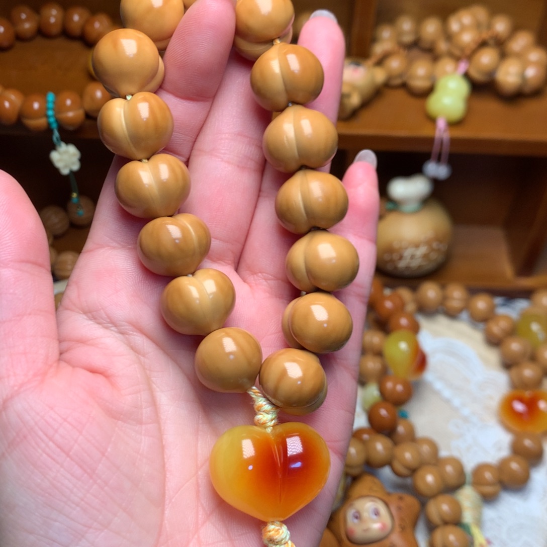 吊坠猴头核桃16搞定屁桃手持爱心