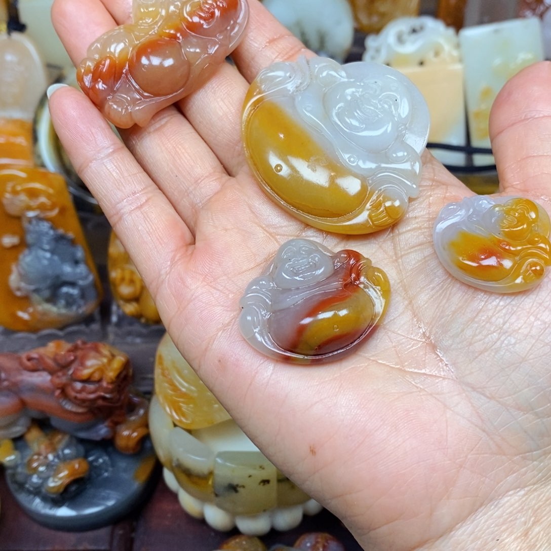 石英质玉（黄龙玉）颈饰未镶嵌