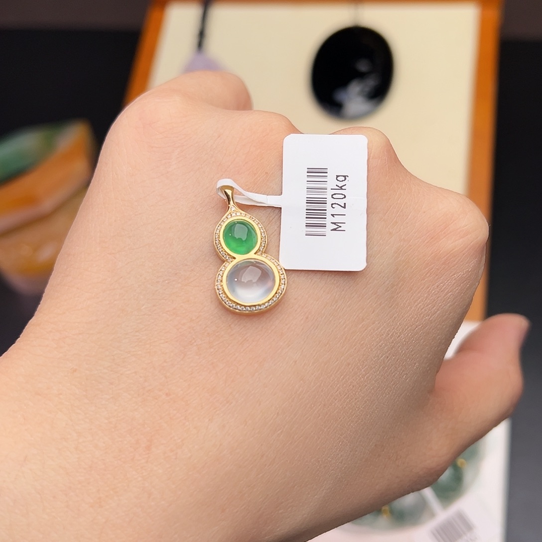 翡翠18K金镶嵌颈饰小葫芦