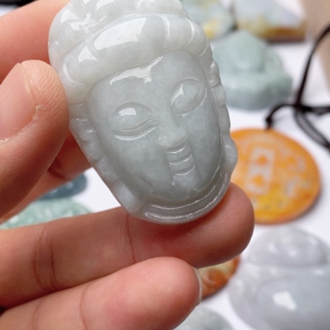 翡翠颈饰未镶嵌翡翠