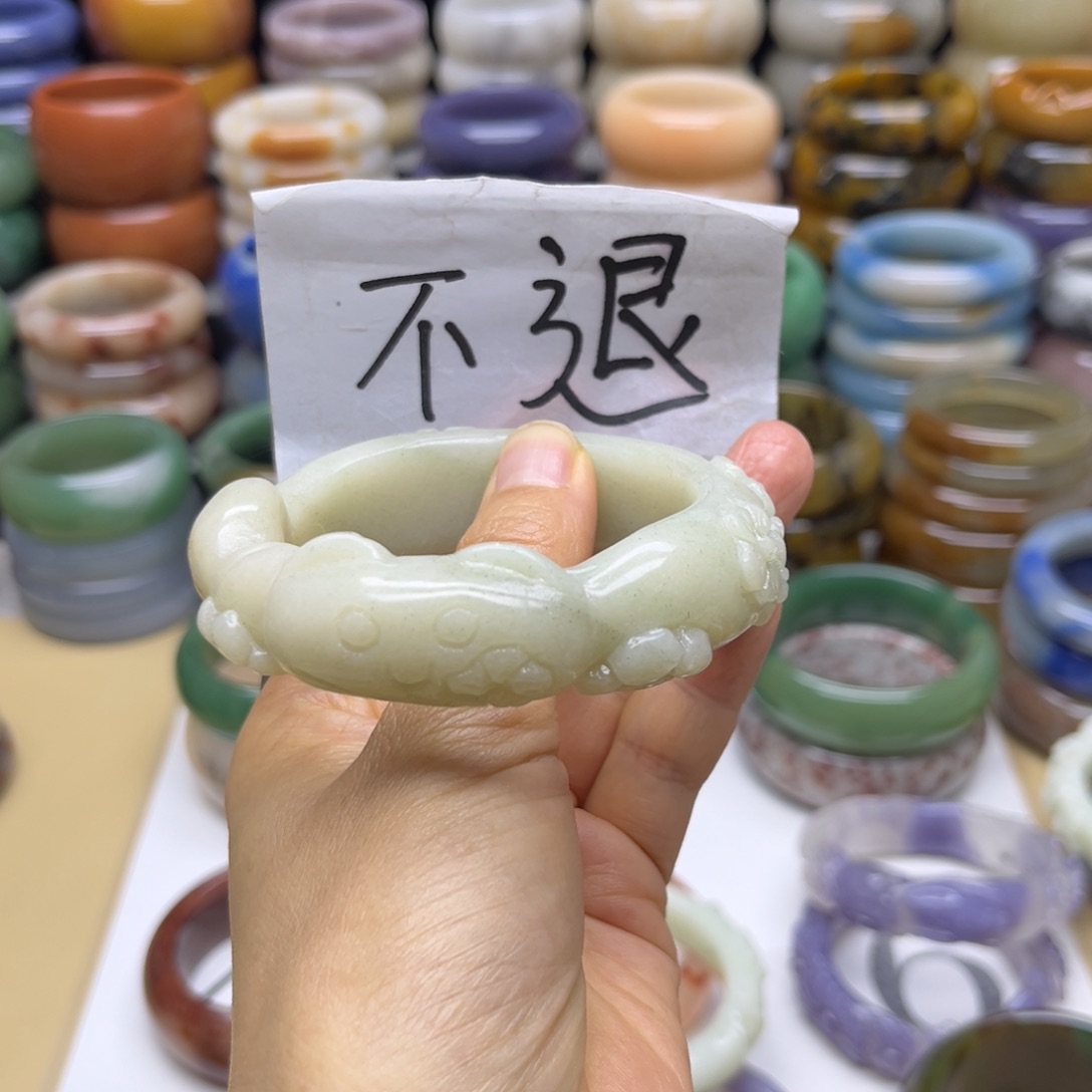 未镶嵌手镯石英质玉