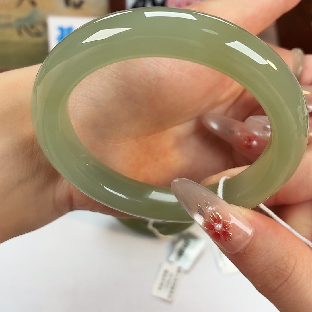 和田玉未镶嵌手镯