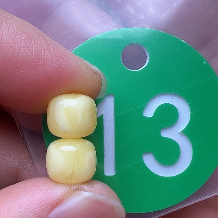 蜜蜡裸石未镶嵌偏***48m m