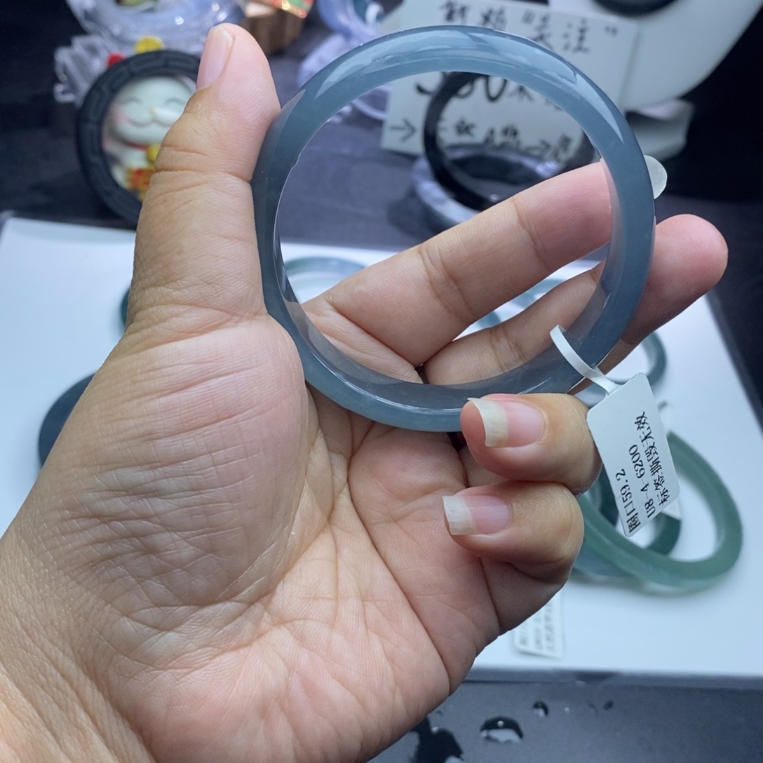 翡翠未镶嵌手镯冰蓝正圈