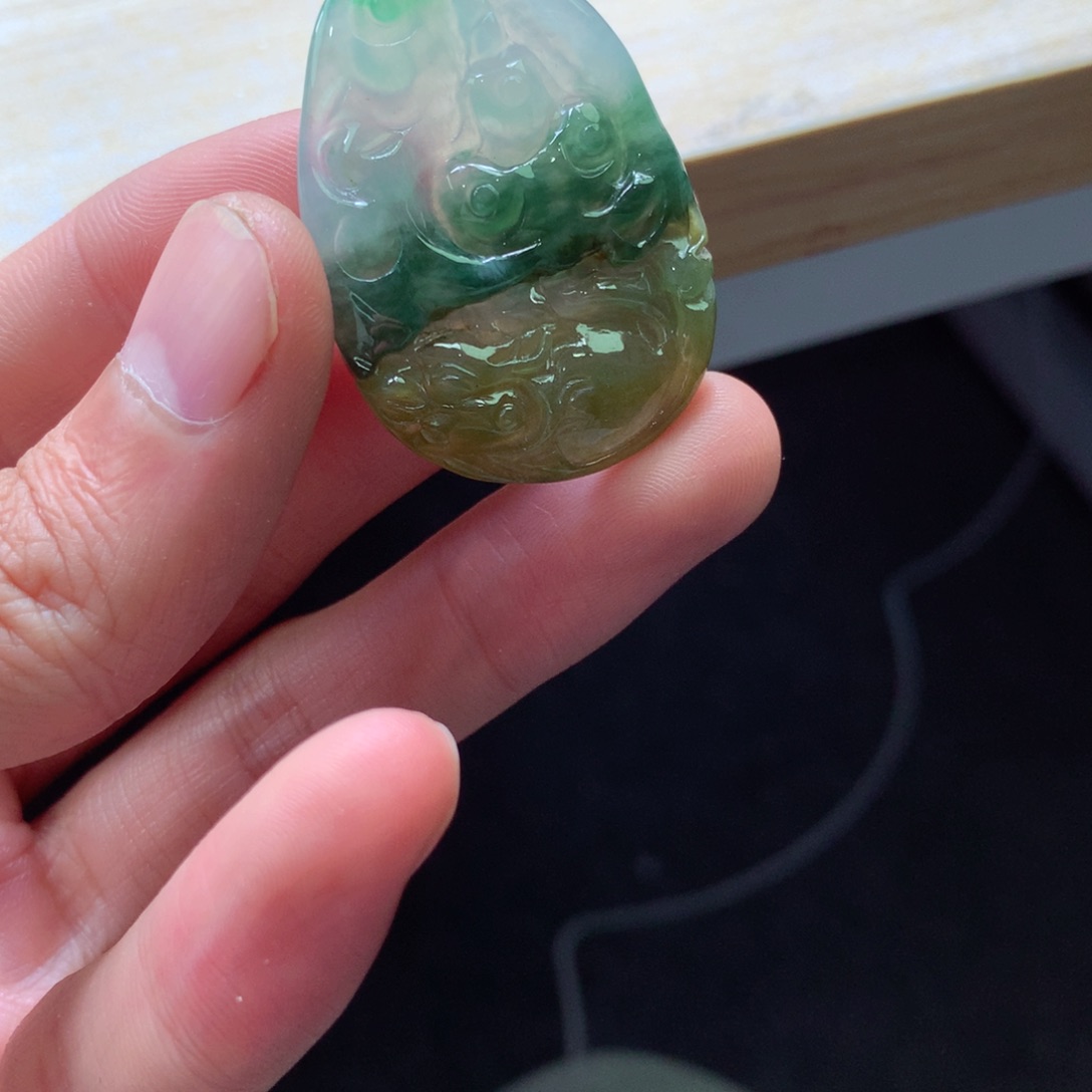 翡翠颈饰18K金镶嵌吊坠