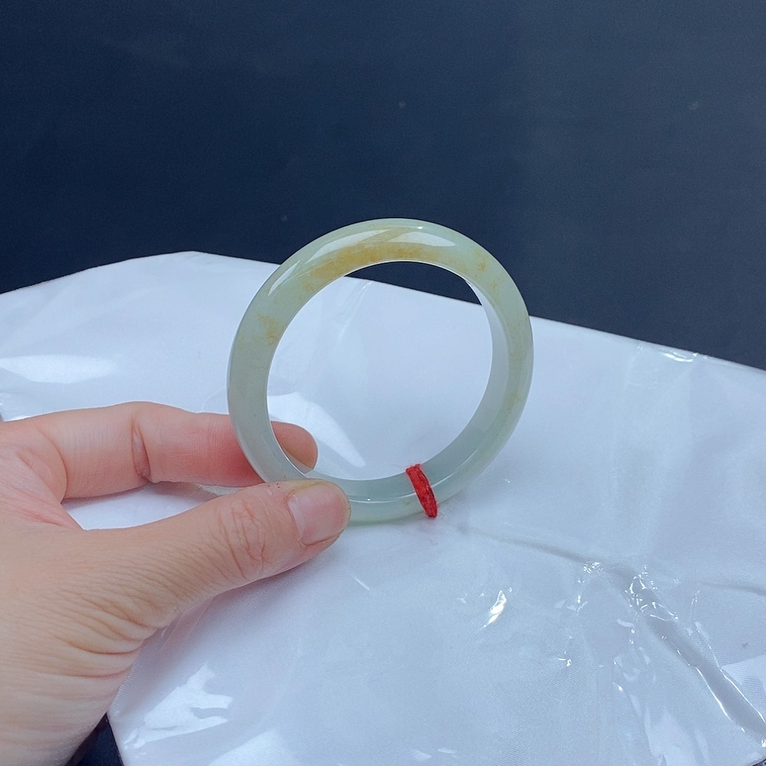 翡翠手镯未镶嵌翡翠