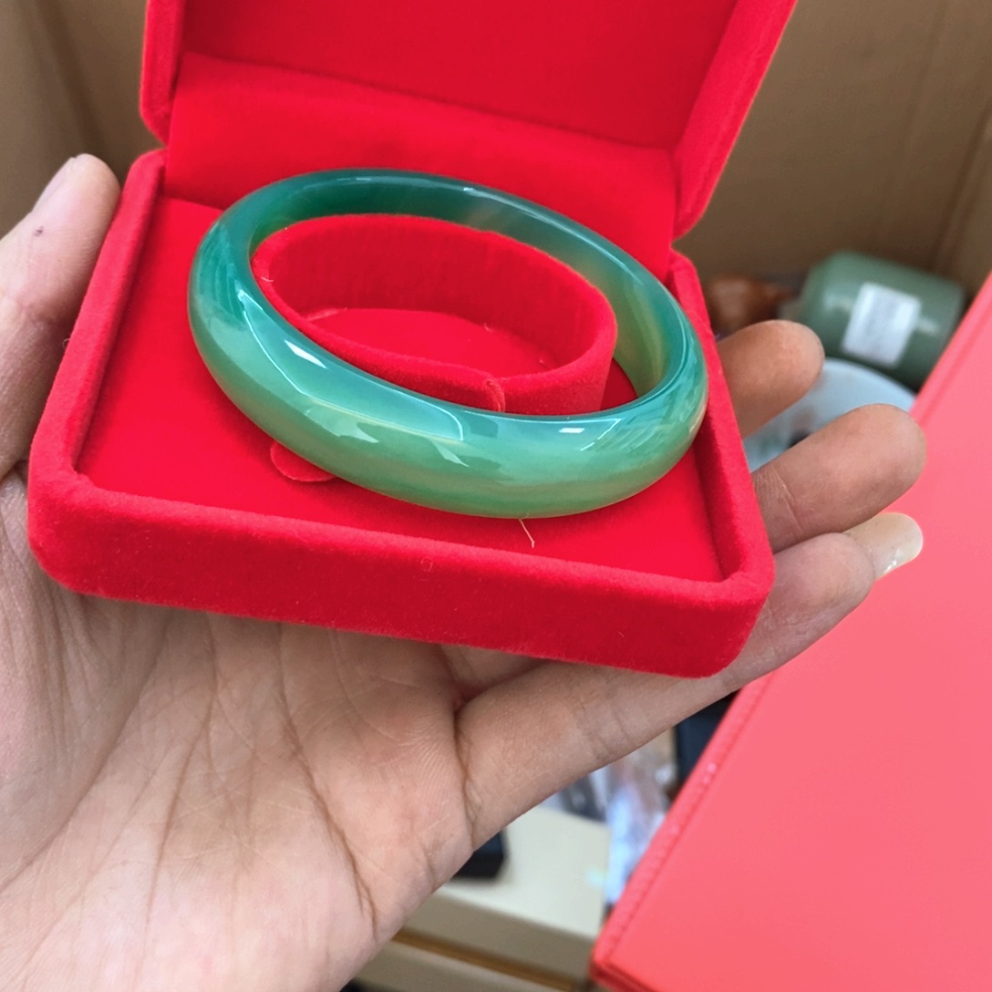 瓷片哈哈哈我要睡觉
