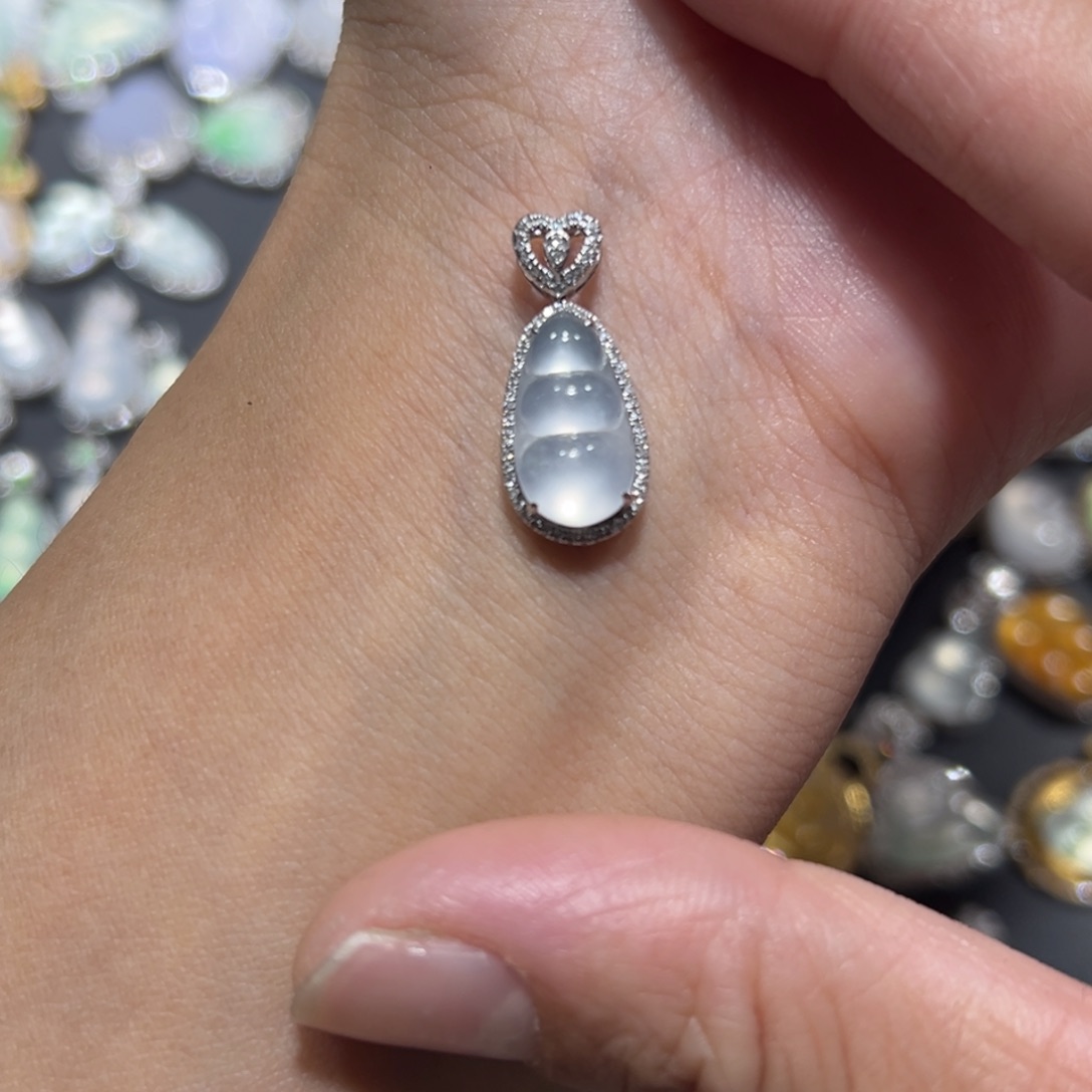 翡翠颈饰18K金镶嵌吊坠-700