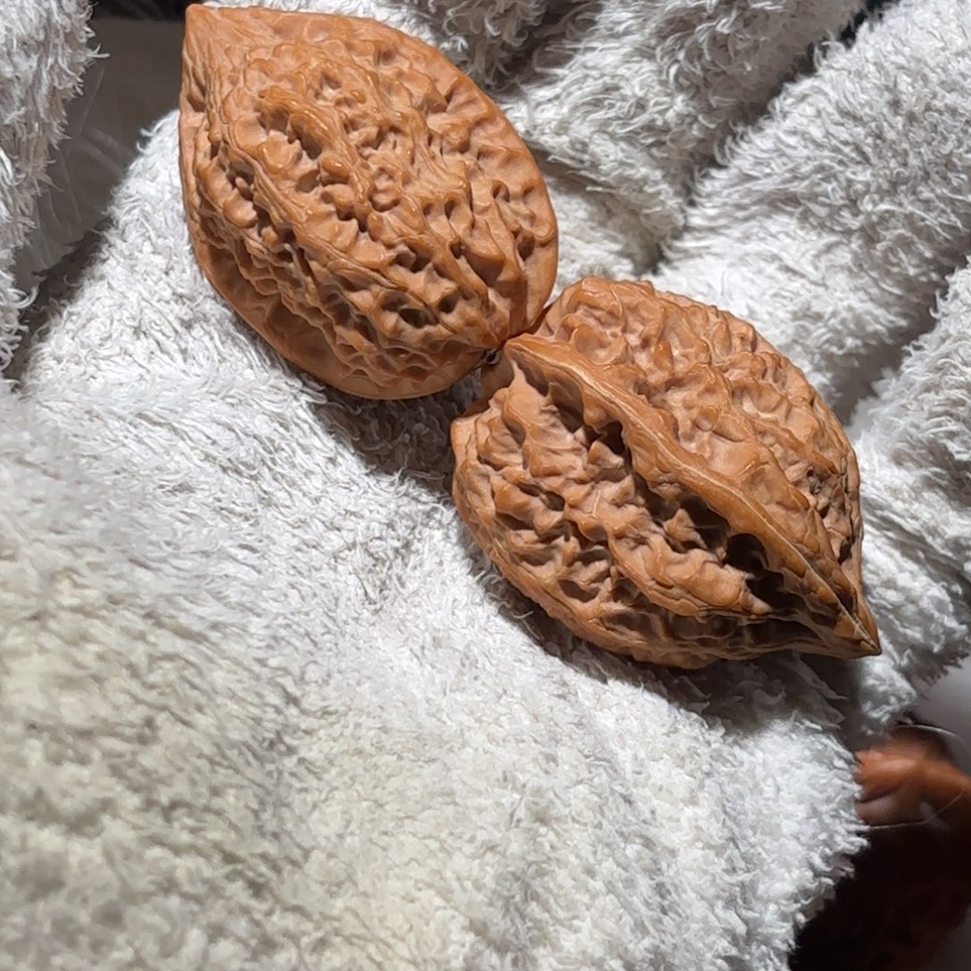 C***n吊坠文玩核桃毕业全品沈阳鸡心