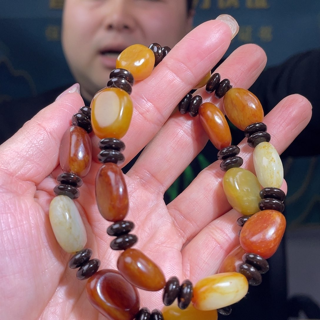 和田玉颈饰未镶嵌多样性发一件有瑕疵