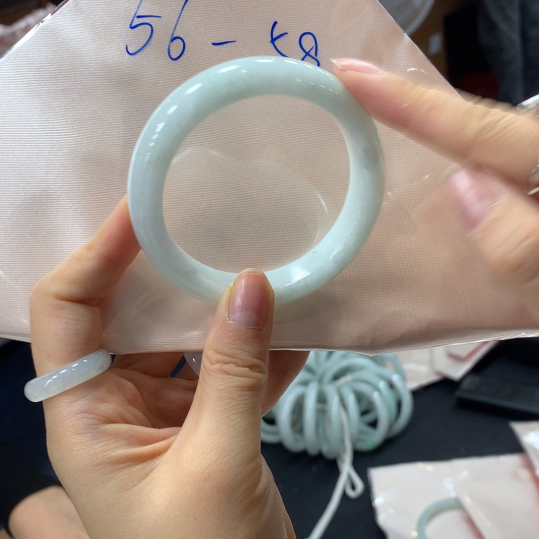 穆***穆翡翠未镶嵌手镯买断