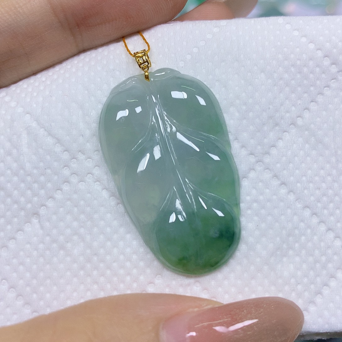 颈饰18K金镶嵌翡翠挂件