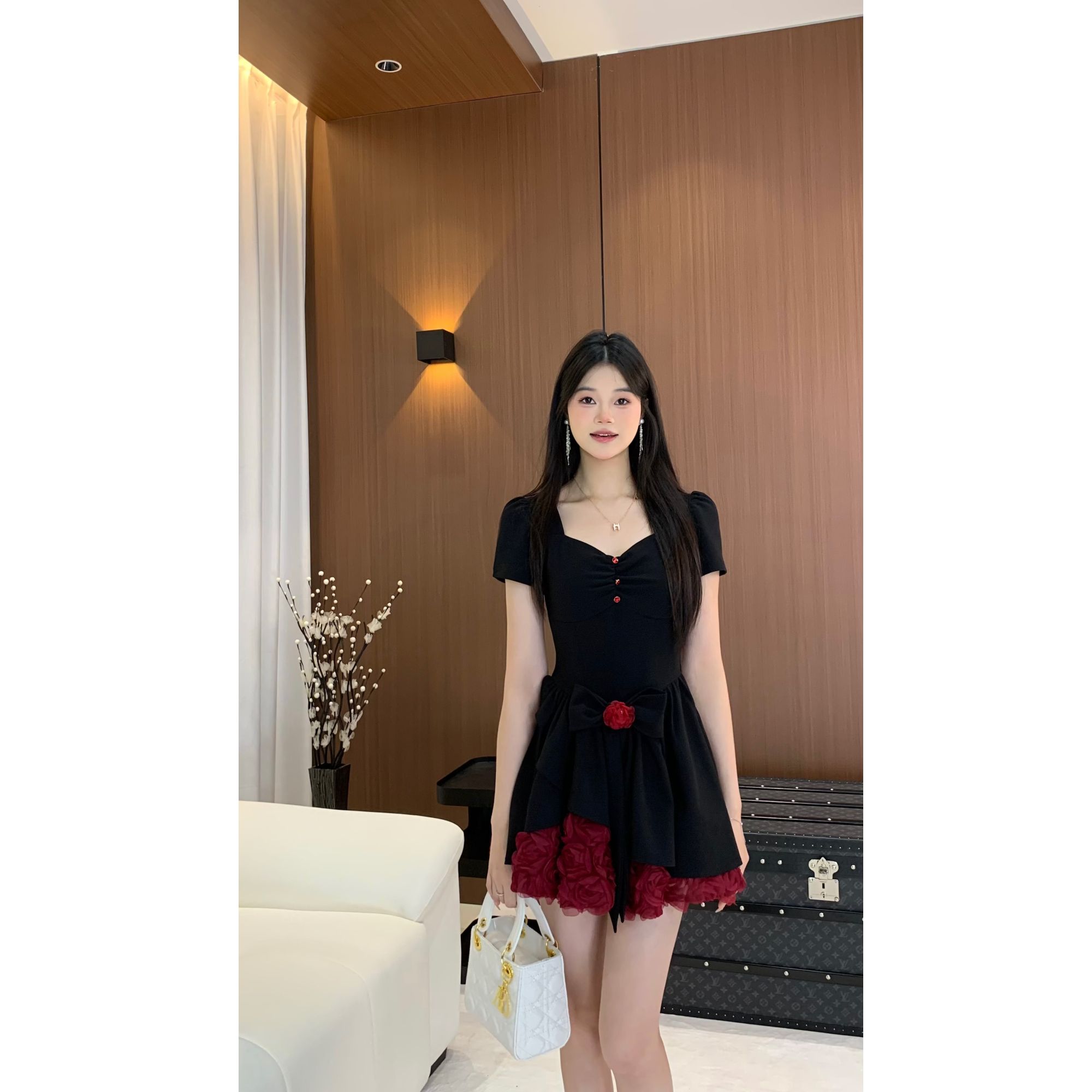 衣小诗【伯德小姐】小黑裙高腰纯欲风法式黑色显瘦拉链短款连衣裙