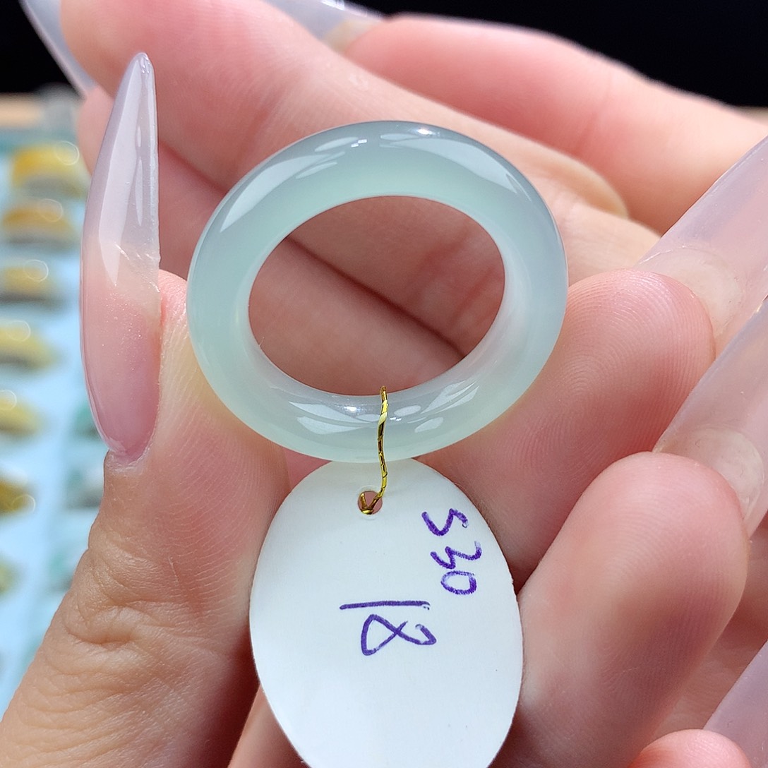 翡翠戒指未镶嵌18圈