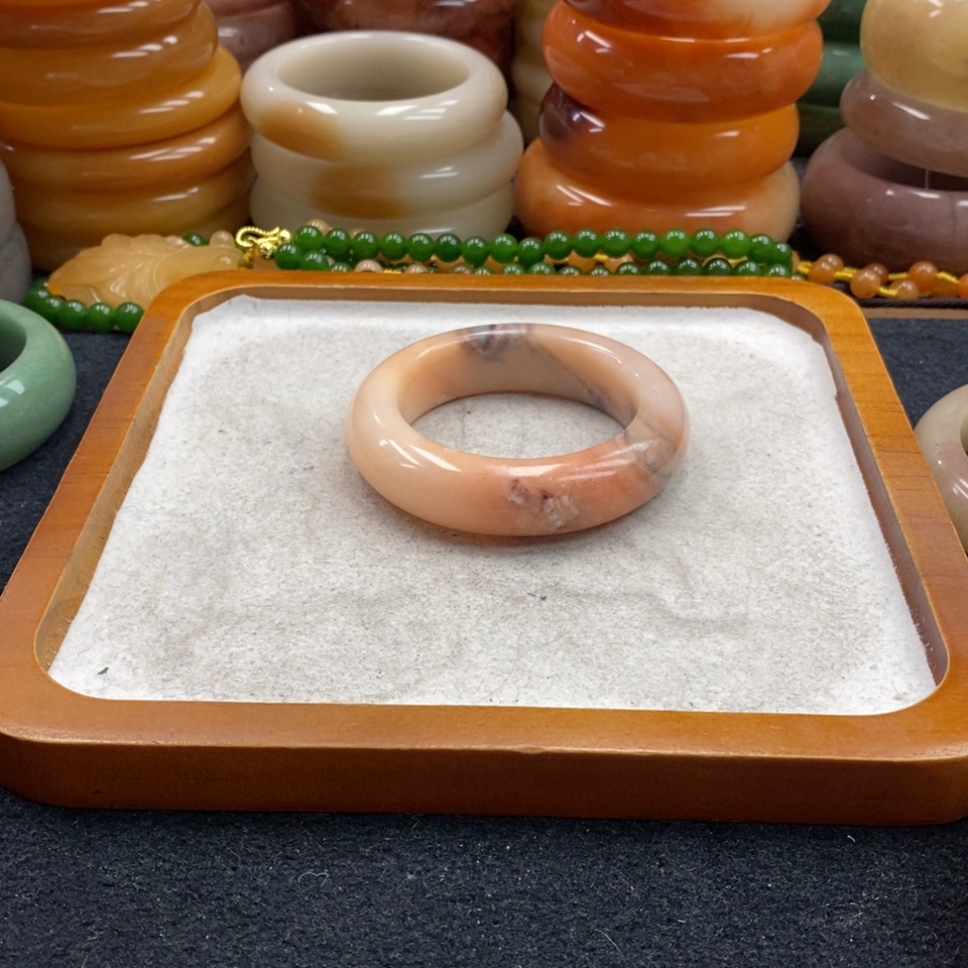 馮***凉石英岩玉未镶嵌手镯（圆镯）