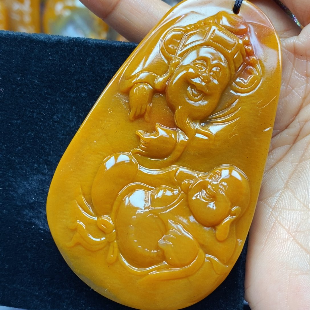 未镶嵌石英质玉（黄龙玉）颈饰