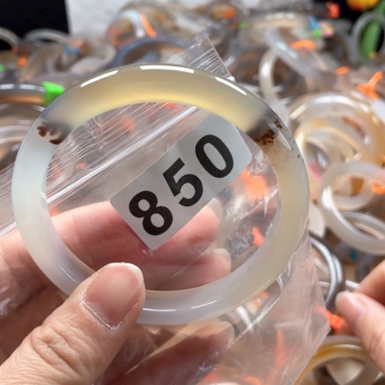 玛瑙/玉髓手镯未镶嵌