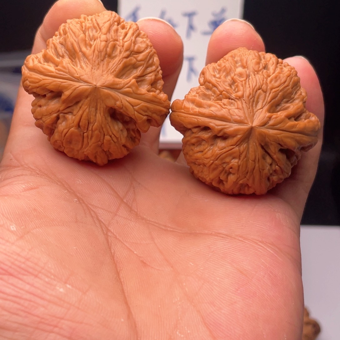 文玩核桃吊坠常*43骨王御尊